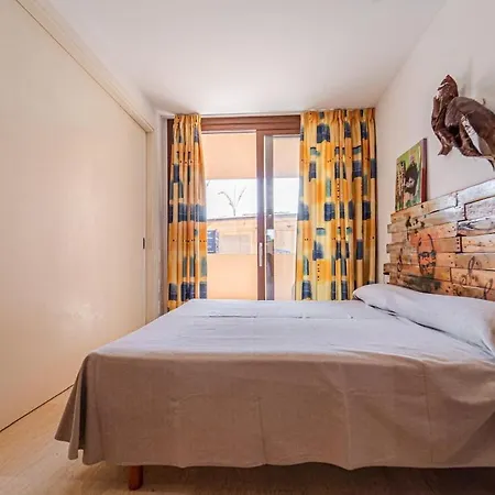 Amazing Seafront Den Bossa 3 Apartman