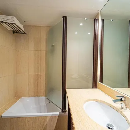 Amazing Seafront Den Bossa 3 Apartman