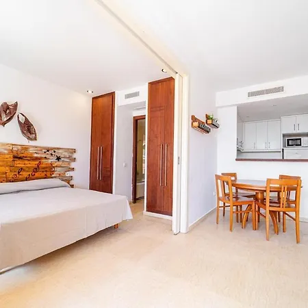 Amazing Seafront Den Bossa 3 Apartman *